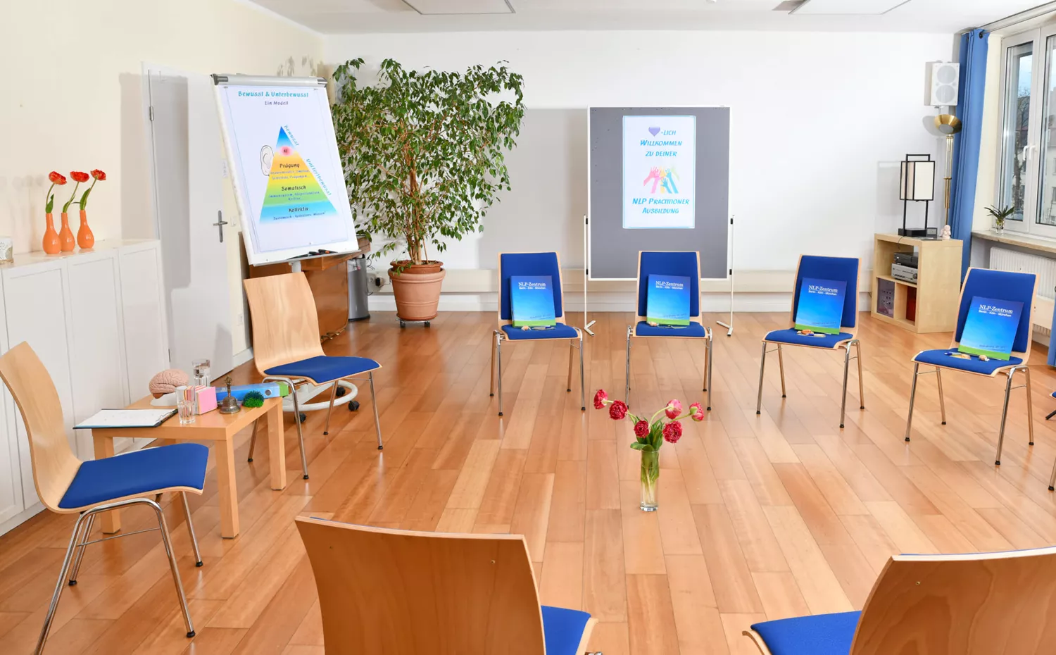 In aufgeräumter Atmosphäre fällt lernen leicht Ein schöner Seminarrum im NLP-Zentrum Berlin